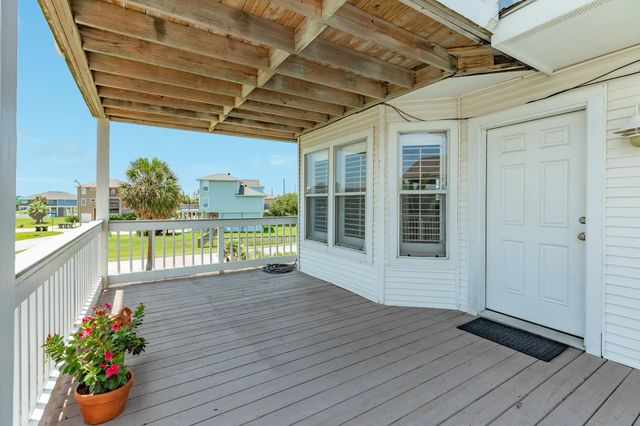 25138 Intrepid Lane, Galveston, TX 77554