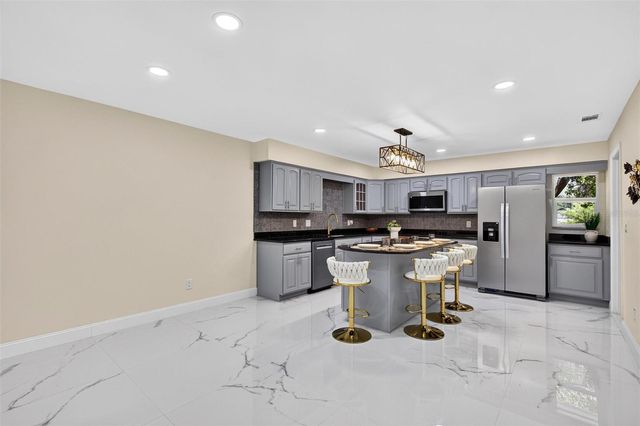 300 SCOTT ROAD, Geneva, FL 32732