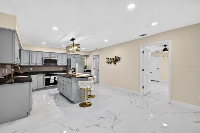 300 SCOTT ROAD, Geneva, FL 32732