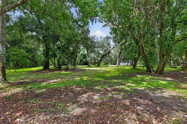 300 SCOTT ROAD, Geneva, FL 32732