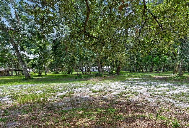 300 SCOTT ROAD, Geneva, FL 32732