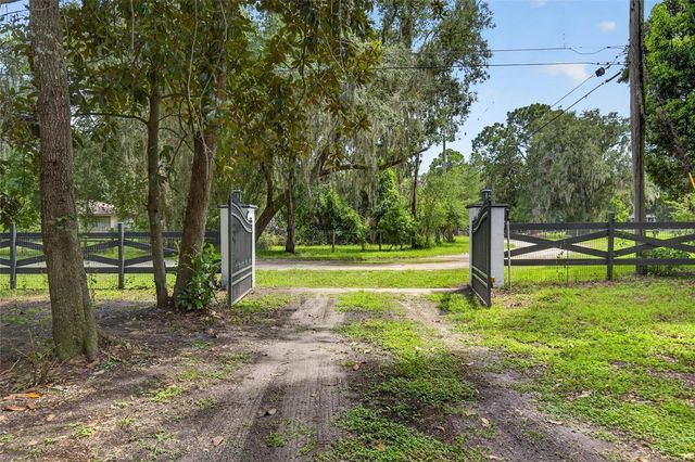 300 SCOTT ROAD, Geneva, FL 32732