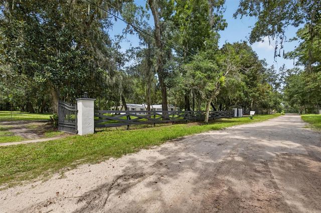 300 SCOTT ROAD, Geneva, FL 32732