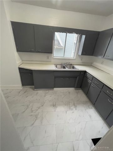 212 E Hillcrest Avenue, Dayton, OH 45405