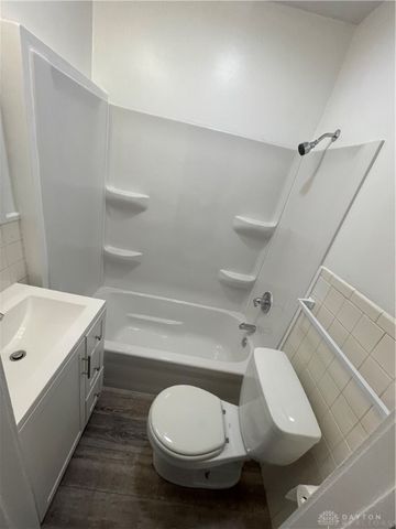 212 E Hillcrest Avenue, Dayton, OH 45405