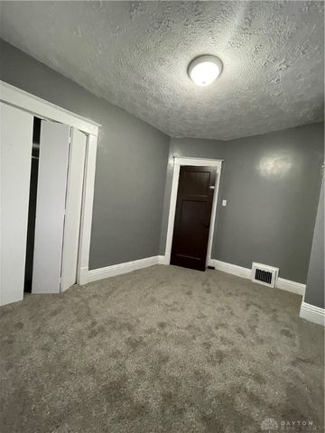 212 E Hillcrest Avenue, Dayton, OH 45405