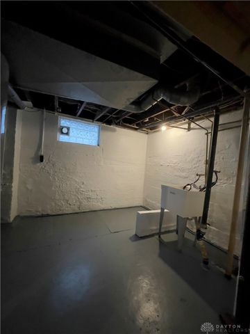 212 E Hillcrest Avenue, Dayton, OH 45405