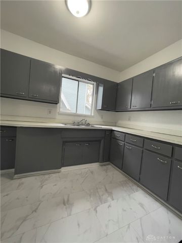 212 E Hillcrest Avenue, Dayton, OH 45405