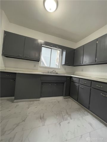 212 E Hillcrest Avenue, Dayton, OH 45405