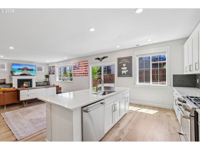 11228 Sw STOCKHOLM Dr, Wilsonville, OR 97070