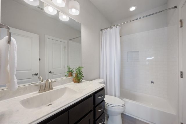 313 Escondido DR, Georgetown, TX 78633
