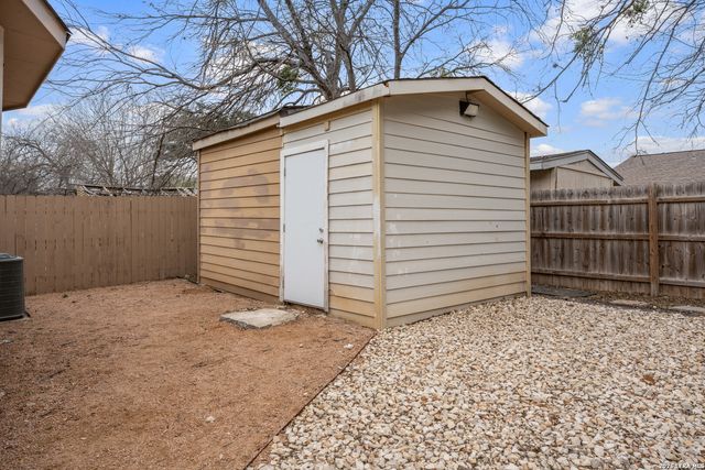 9927 E Sandy Field, San Antonio, TX 78245