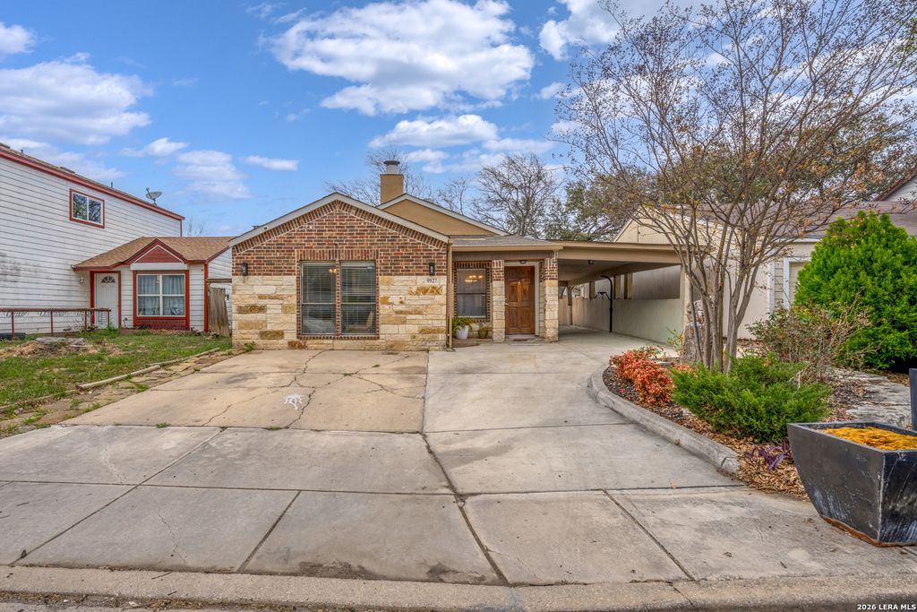 9927 E Sandy Field, San Antonio, TX 78245