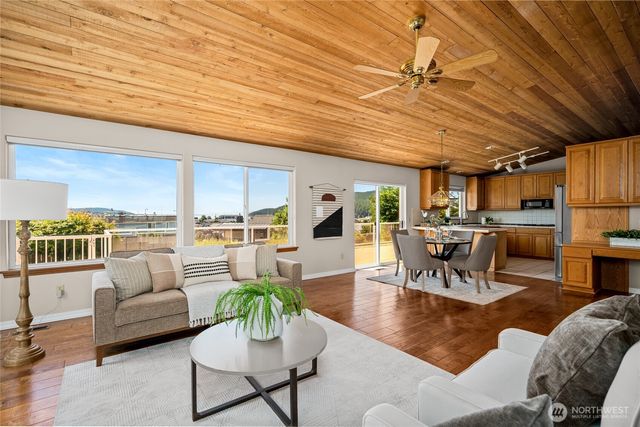 5305 Sterling Drive, Anacortes, WA 98221
