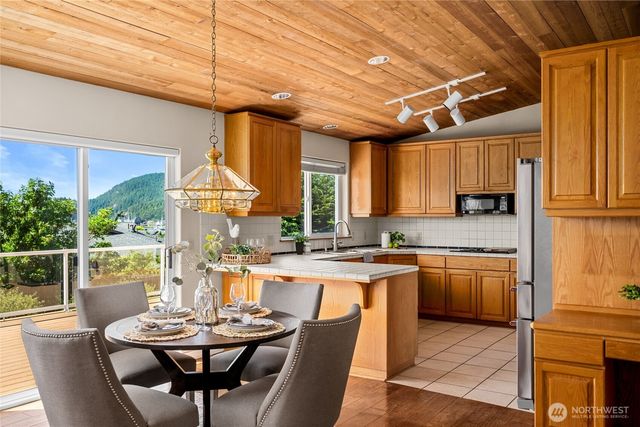 5305 Sterling Drive, Anacortes, WA 98221