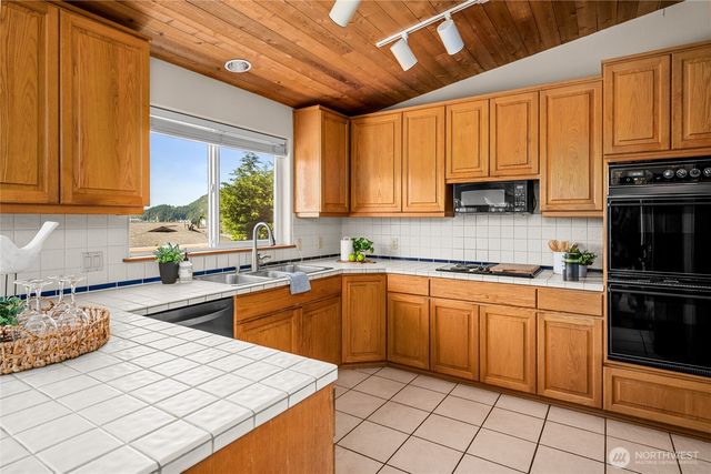 5305 Sterling Drive, Anacortes, WA 98221