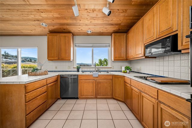 5305 Sterling Drive, Anacortes, WA 98221