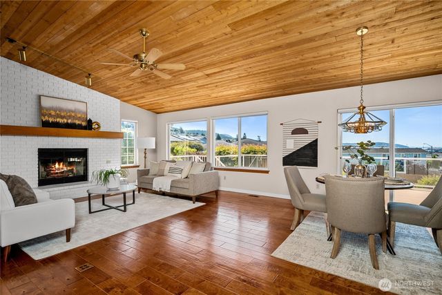 5305 Sterling Drive, Anacortes, WA 98221