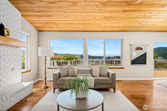 5305 Sterling Drive, Anacortes, WA 98221