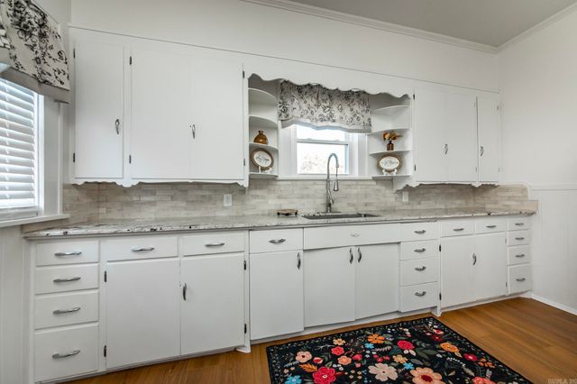 204 SE 3rd Street, England, AR 72046