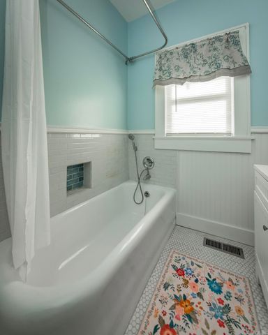 204 SE 3rd Street, England, AR 72046