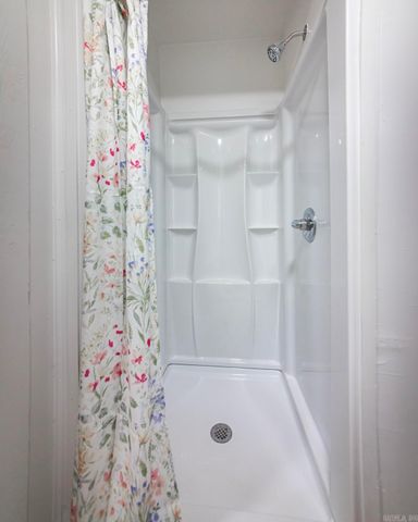 204 SE 3rd Street, England, AR 72046