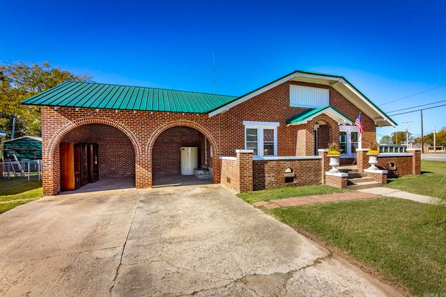 204 SE 3rd Street, England, AR 72046