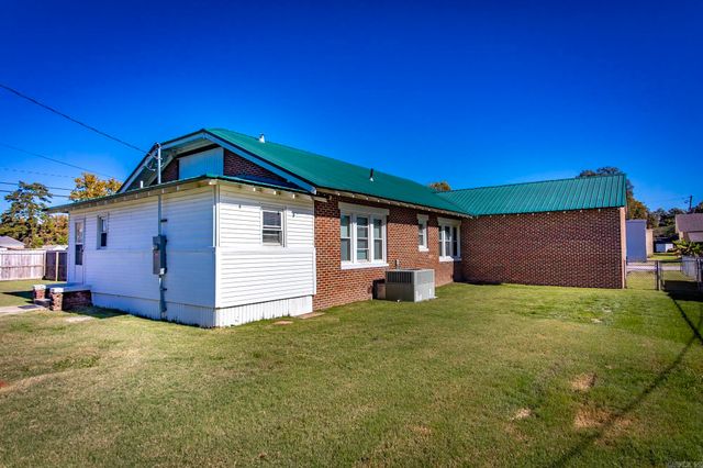 204 SE 3rd Street, England, AR 72046