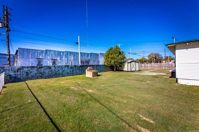 204 SE 3rd Street, England, AR 72046