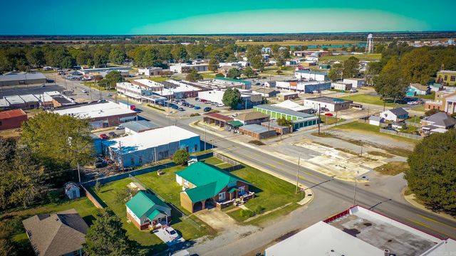 204 SE 3rd Street, England, AR 72046