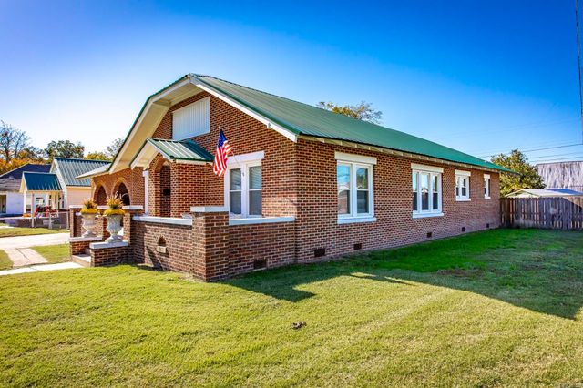 204 SE 3rd Street, England, AR 72046