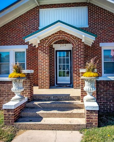 204 SE 3rd Street, England, AR 72046