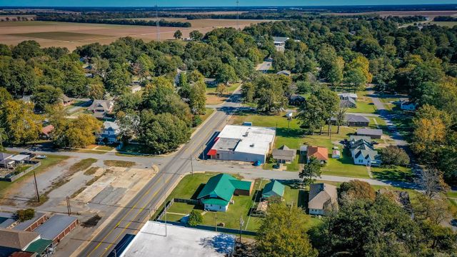 204 SE 3rd Street, England, AR 72046