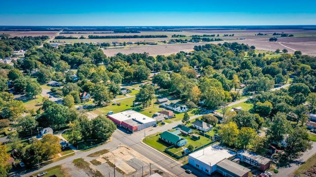 204 SE 3rd Street, England, AR 72046