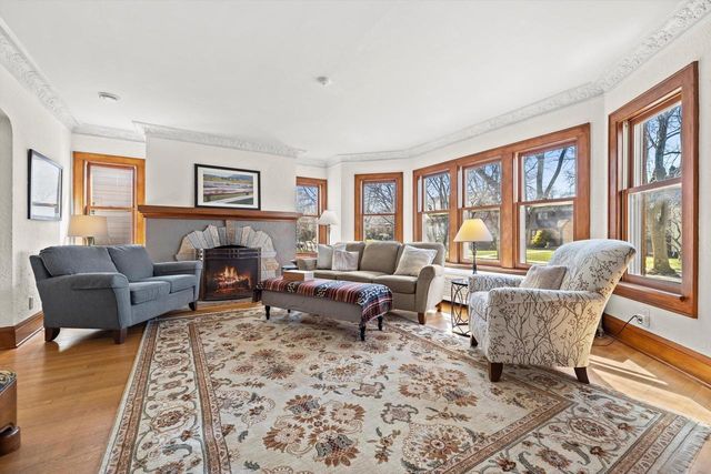 4832 N Newhall STREET, Whitefish Bay, WI 53217
