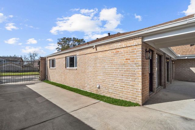 3031 Fairway Drive, Sugar Land, TX 77478