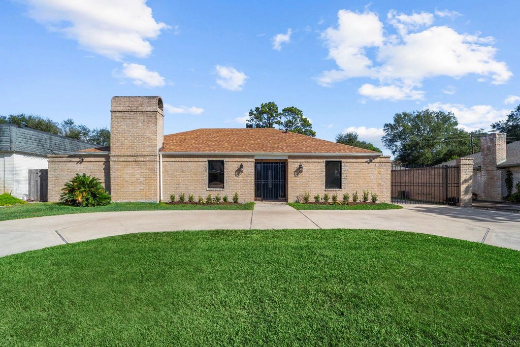 3031 Fairway Drive, Sugar Land, TX 77478