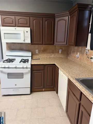 185 Linden Avenue, Irvington, NJ 07111