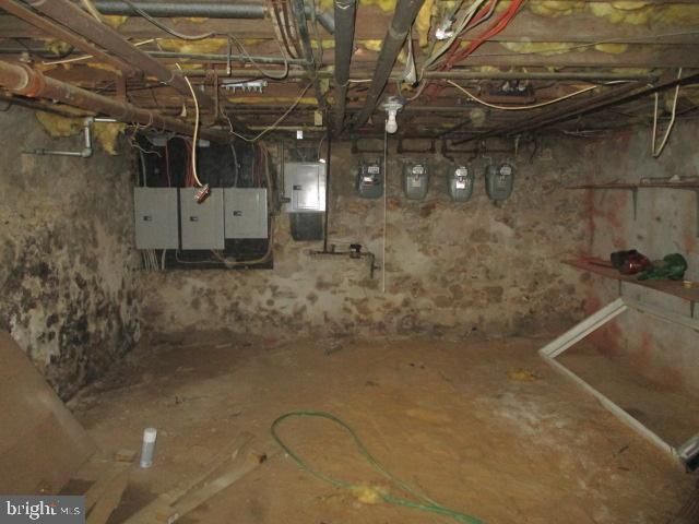 957 SPRINGFIELD RD, Darby, PA 19023