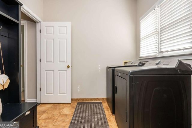 2000 Settindown Drive, Roswell, GA 30075