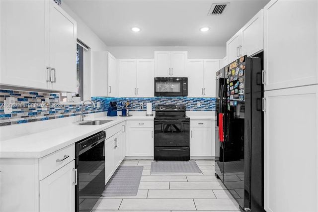 1042 SE 23rd Terrace, Homestead, FL 33035