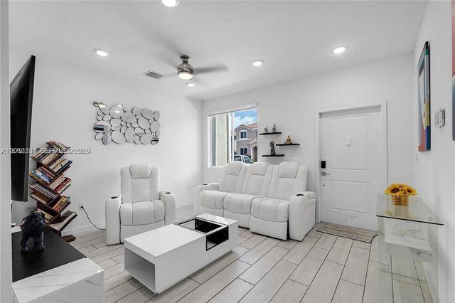1042 SE 23rd Terrace, Homestead, FL 33035
