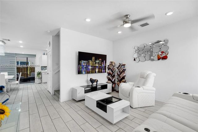 1042 SE 23rd Terrace, Homestead, FL 33035