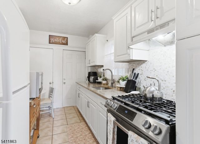 209 Taylor St, City Of Orange Twp., NJ 07050