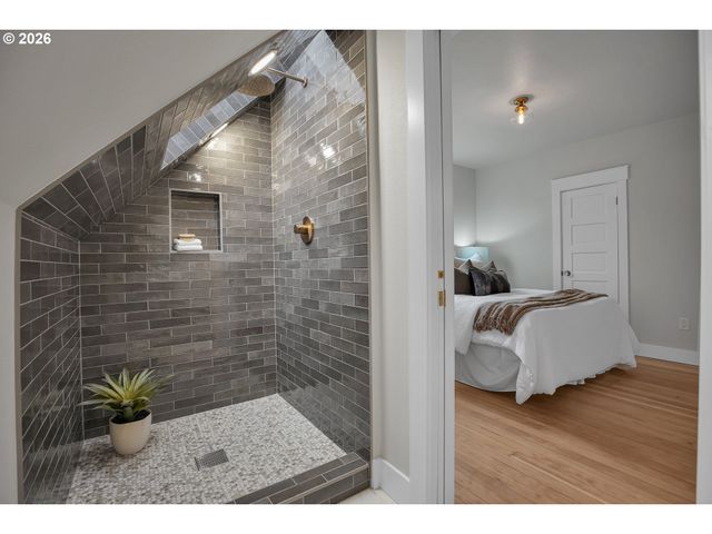 2535 Se 32ND Ave, Portland, OR 97202