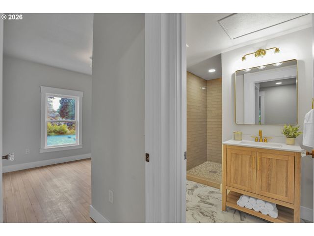 2535 Se 32ND Ave, Portland, OR 97202