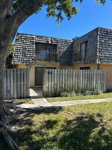 192 Lake Arbor Drive 192, Palm Springs, FL 33461