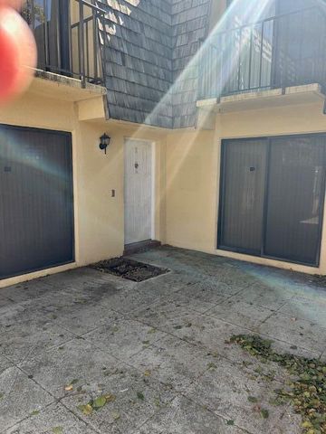 192 Lake Arbor Drive 192, Palm Springs, FL 33461