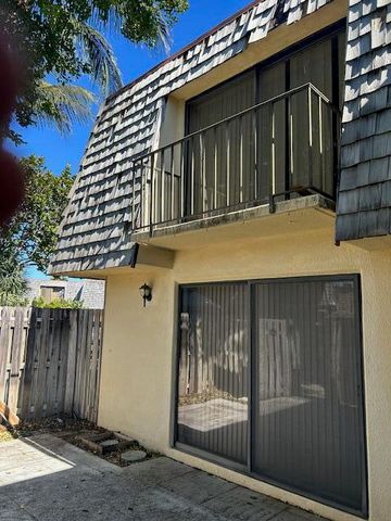 192 Lake Arbor Drive 192, Palm Springs, FL 33461