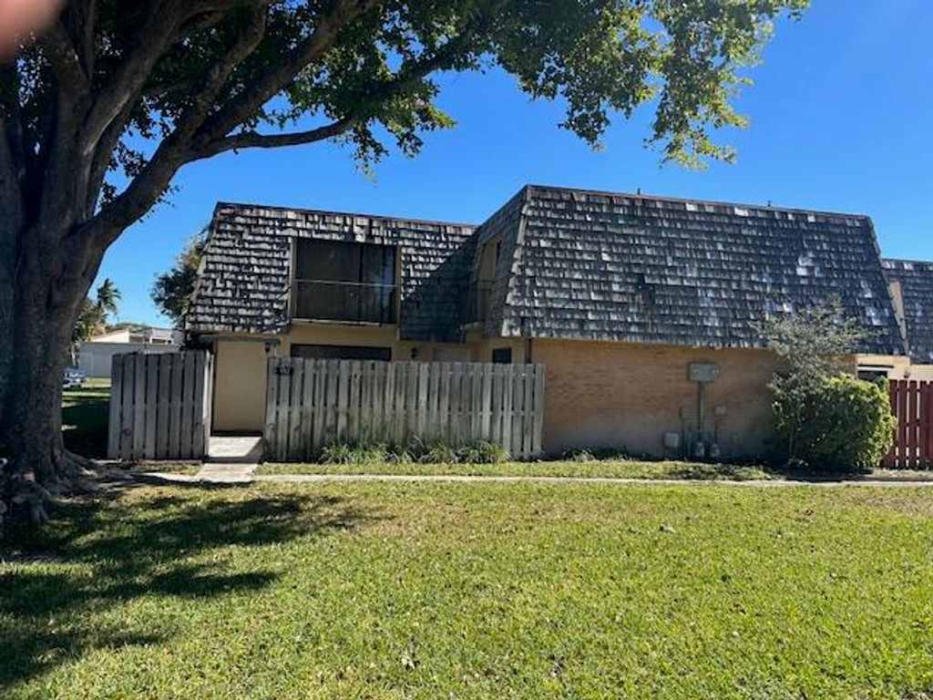 192 Lake Arbor Drive 192, Palm Springs, FL 33461